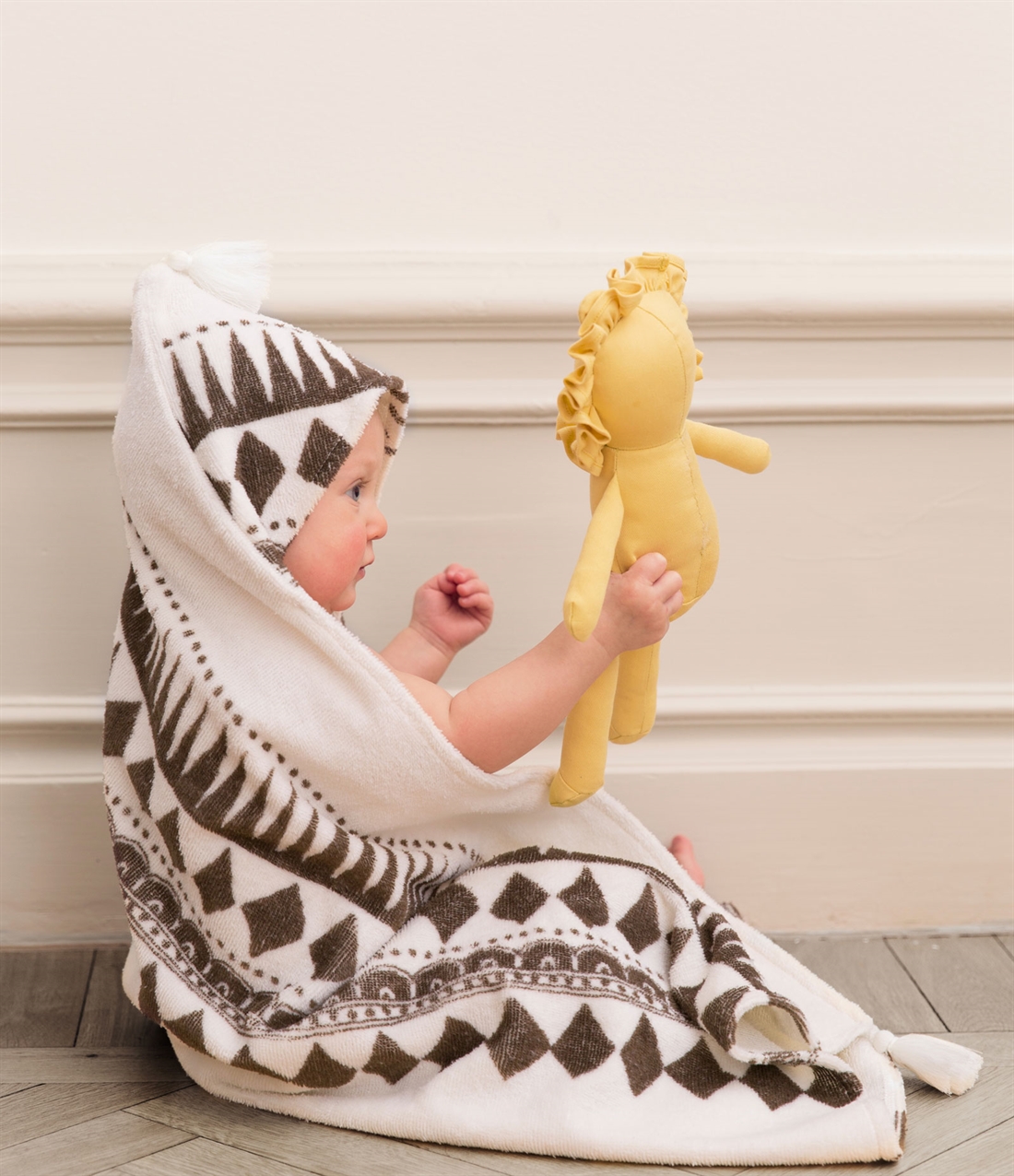 Osuška s kapucí Elodie Details - Graphic Devotion