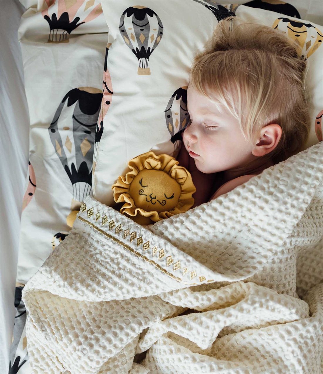 Lev Elodie Details - Sweet Honey Harry